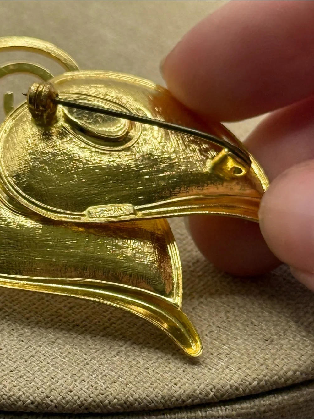 N/A elegant gold